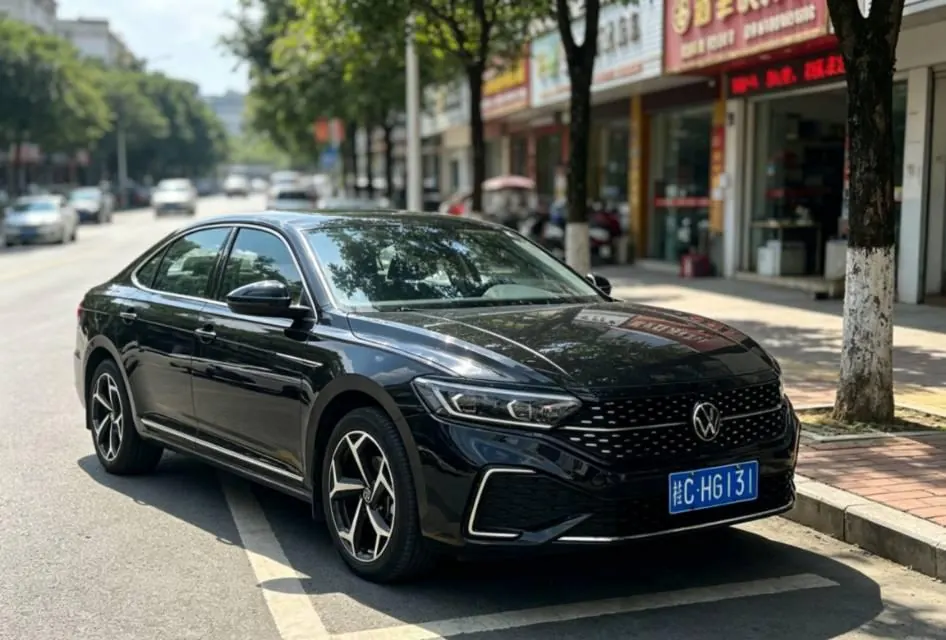 Volkswagen 2023 Passat 2.0TSI 330TSI Starry Sky Luxury Edition (facelift) Automatic 3