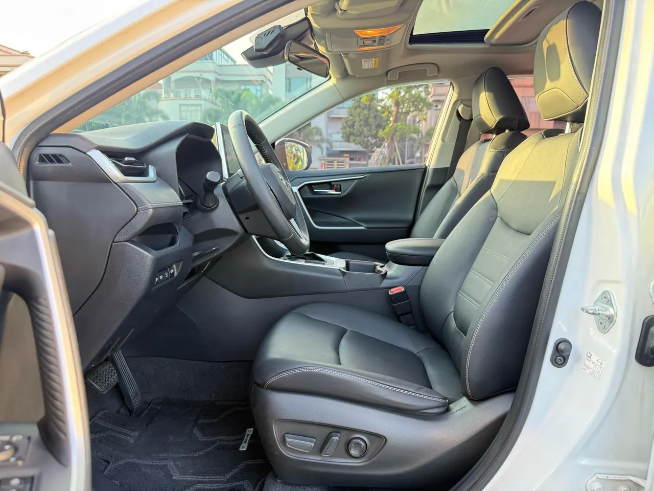 Toyota 2022 RAV4 Rongbo 2.0 Stepless Two-Drive Fashion Plus Edition Automatic Gear 4