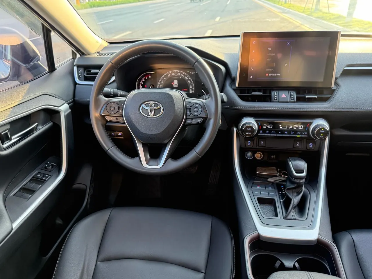 Toyota 2022 RAV4 Rongbo 2.0 Stepless Two-Drive Fashion Plus Edition Automatic Gear 5