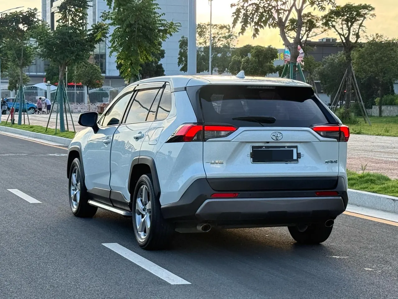 Toyota 2022 RAV4 Rongbo 2.0 Stepless Two-Drive Fashion Plus Edition Automatic Gear 8