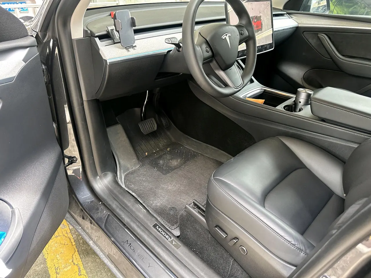 Tesla 2024 Model Y rear-wheel drive version automatic transmission 2