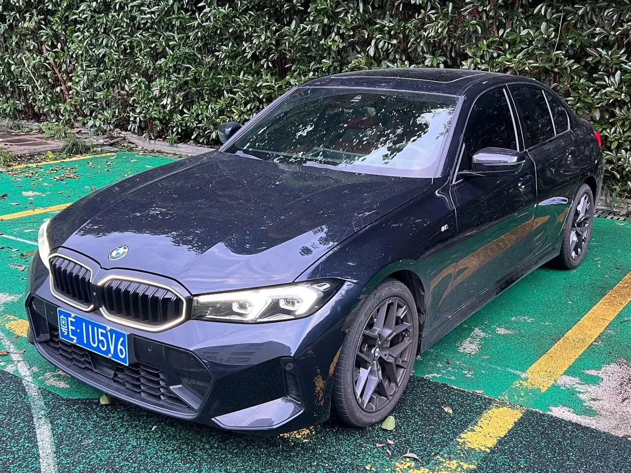 BMW 3 Series 2025 model 330i 2.0T M Sport Night Edition with automatic transmission - View 1