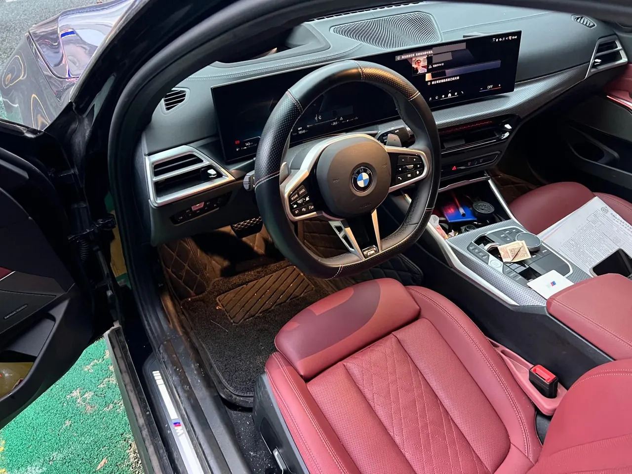 BMW 3 Series 2025 model 330i 2.0T M Sport Night Edition with automatic transmission 4