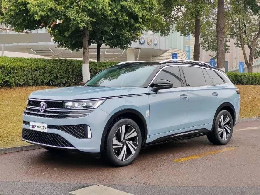 打开图片灯箱:Volkswagen 2023 model tour R-Line 2.0TSI 380TSI four-wheel drive parade version automatic gear