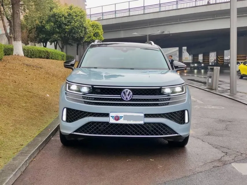 Volkswagen 2023 model tour R-Line 2.0TSI 380TSI four-wheel drive parade version automatic gear 2