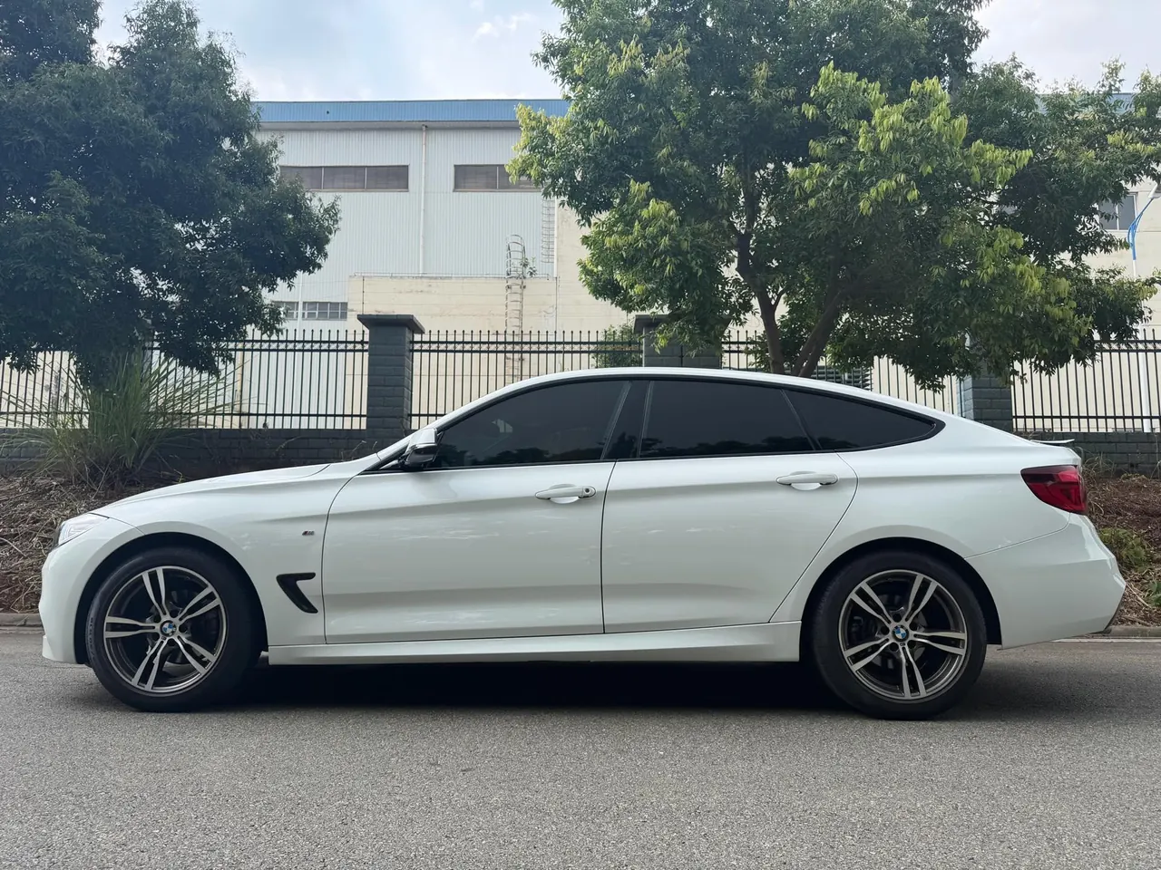 BMW 3 Series GT (Imported) 2020 GT 320i 2.0T M Sports Suit Automatic Gear 10