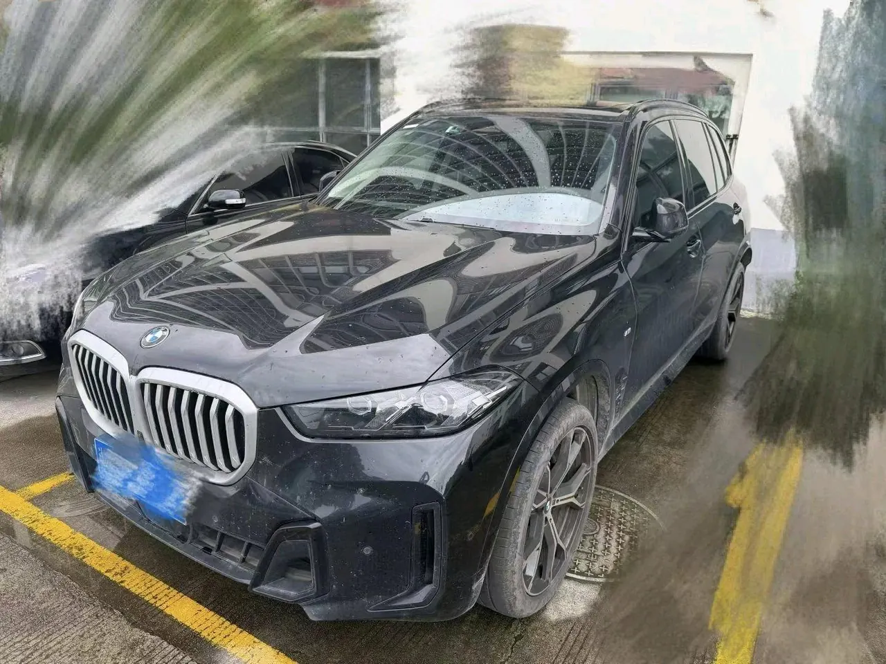 打开图片灯箱:BMW 2025 X5 xDrive30Li 48V 2.0T M sports obsidian night suit automatic gear