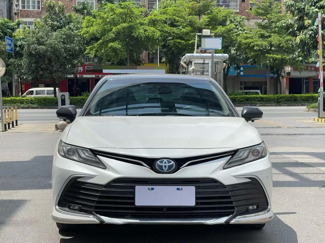 Open image lightbox: Toyota 2023 Camry Dual Engine 2.5HG Stepless Deluxe Automatic Gear