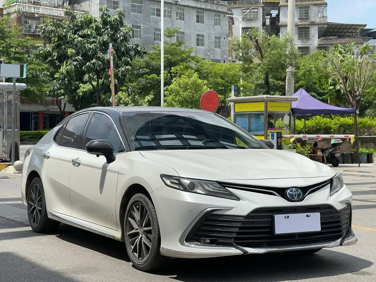 Toyota 2023 Camry Dual Engine 2.5HG Stepless Deluxe Automatic Gear 2