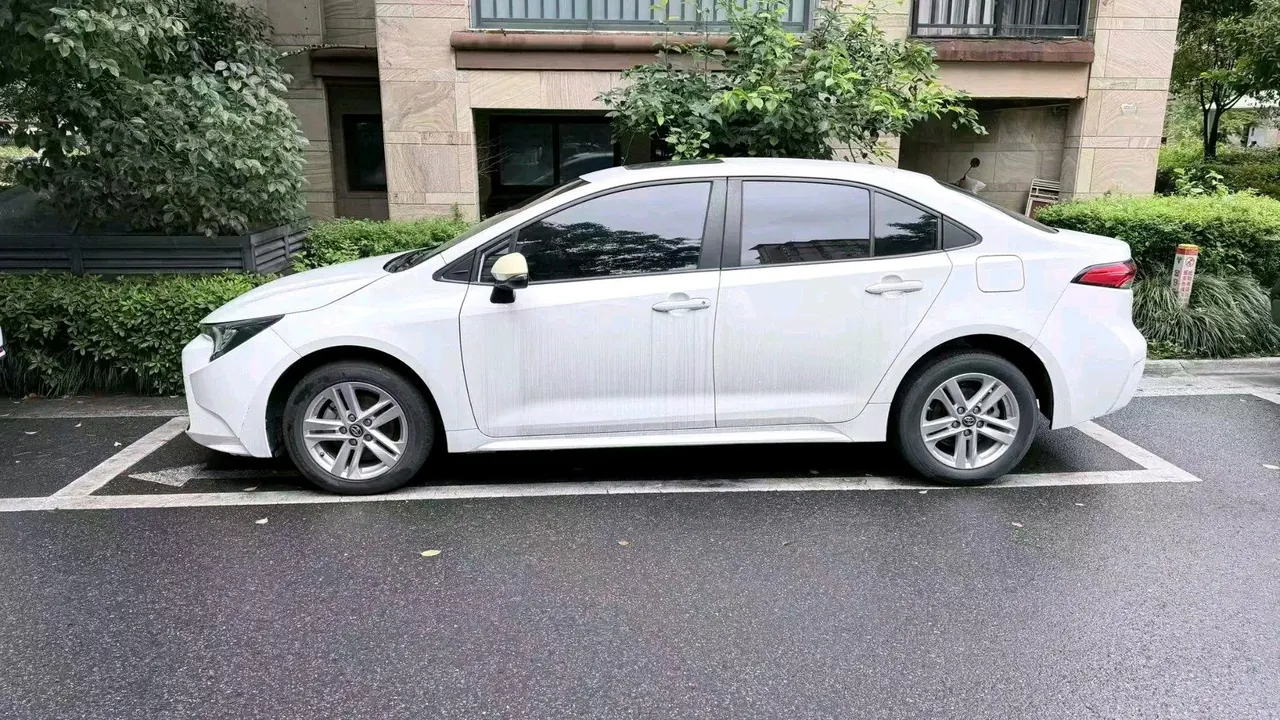 Toyota 2022 Lei Ling 1.2T Stepless 185T Deluxe Automatic Gear 4