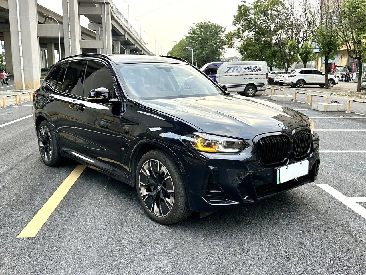 BMW 2022 iX3 Creat Collar Automatic 2