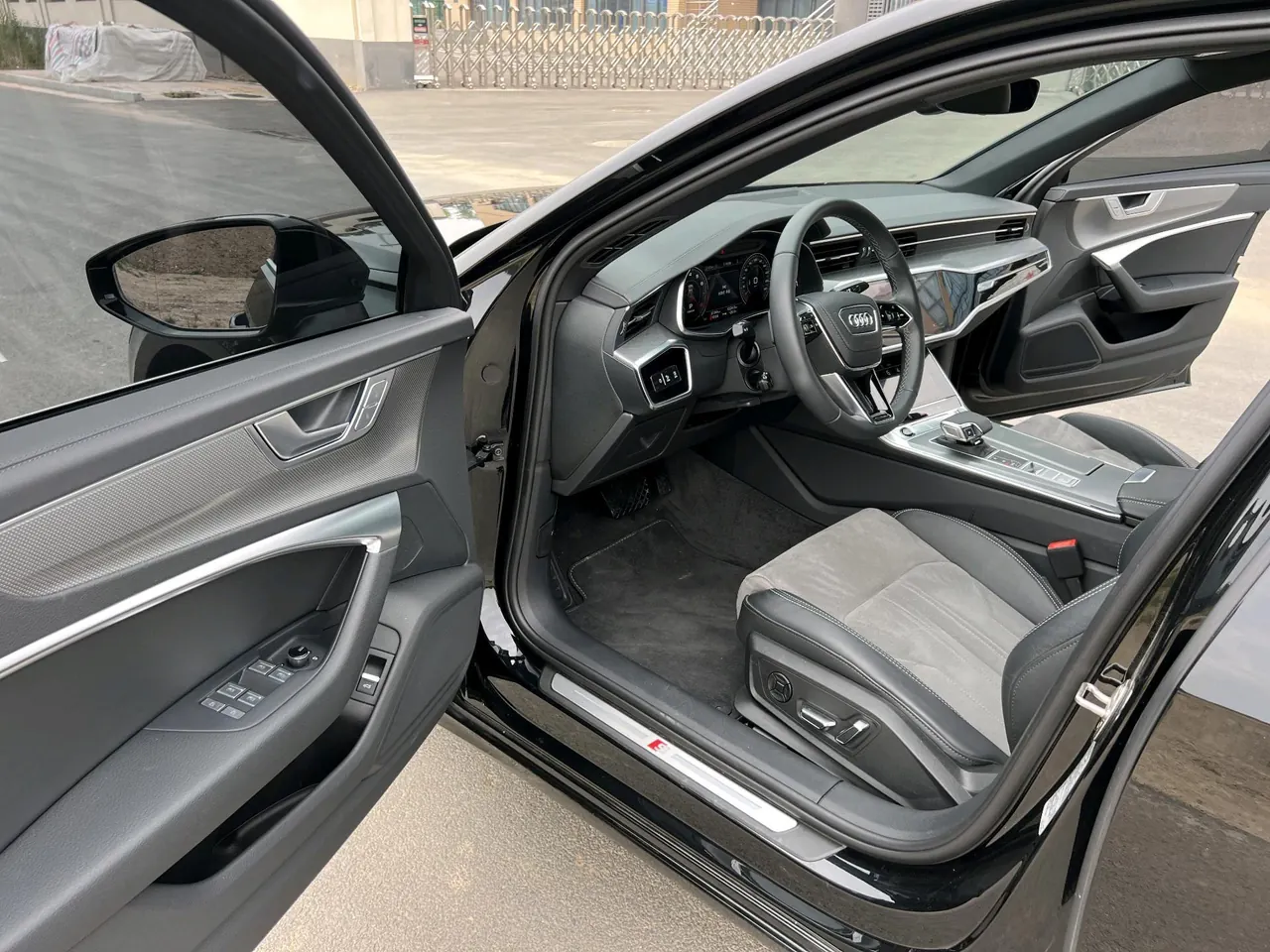 Audi 2023 A6L 2.0TFSI 45TFSI Selected Dynamic Automatic 9