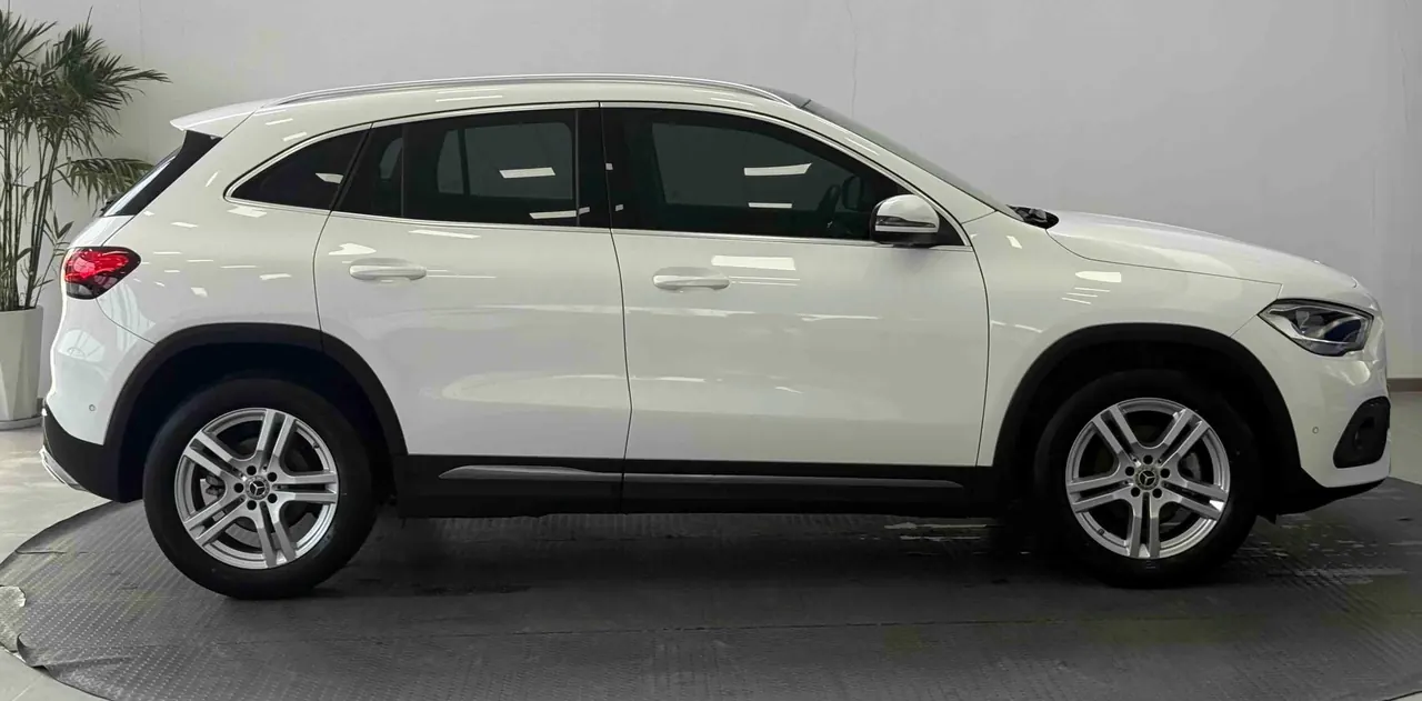 Mercedes Benz 2020 GLA 180 1.3T automatic gear 3