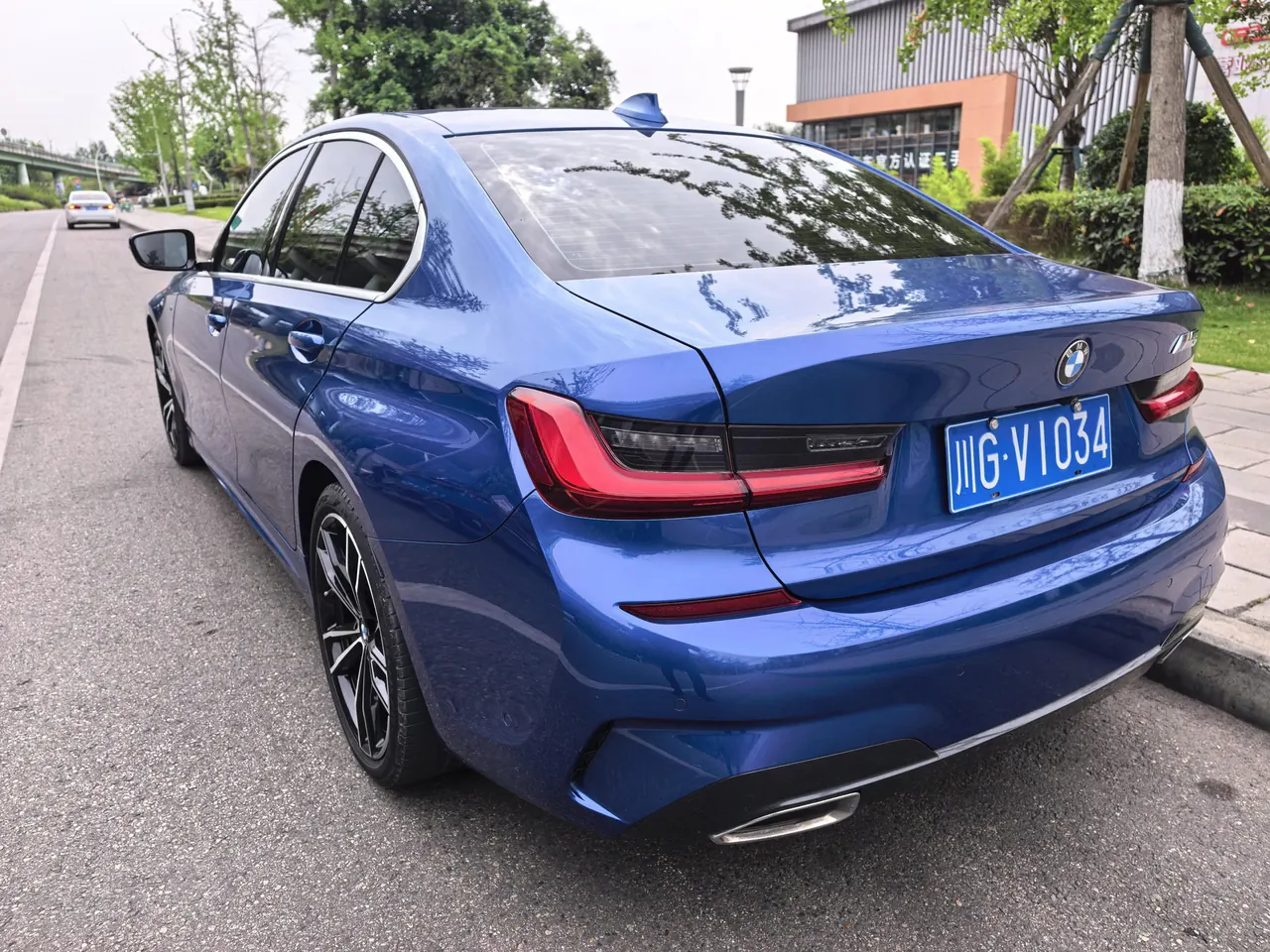 BMW 3 Series 2020 325i 2.0T M Sports Suit Automatic Gear 9
