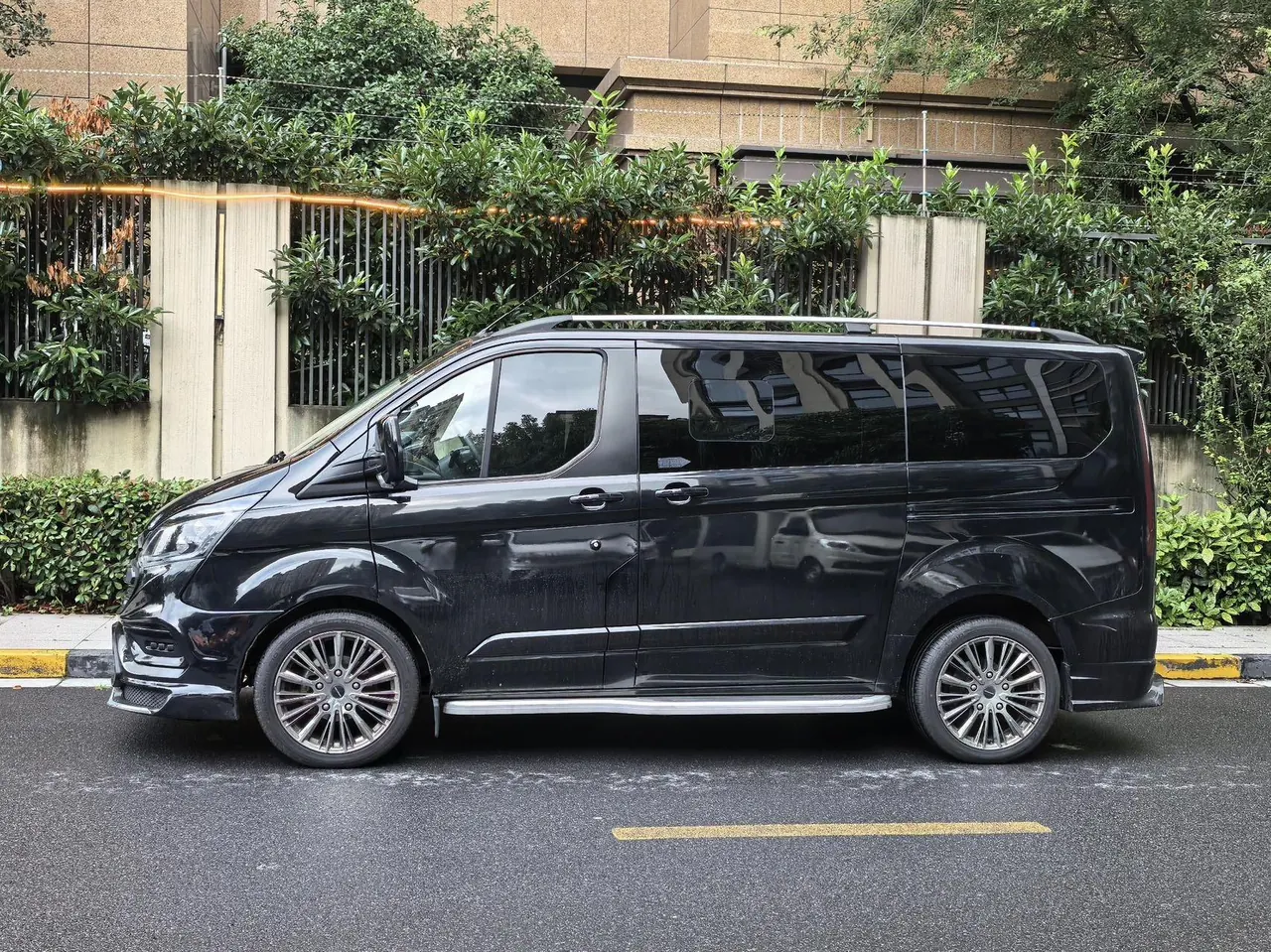 Ford 2020 Touruio 2.0T Business Class Edition Automatic Gear 2