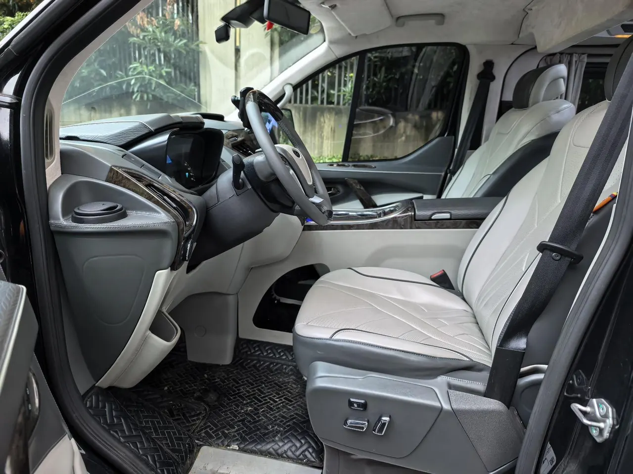 Ford 2020 Touruio 2.0T Business Class Edition Automatic Gear 4