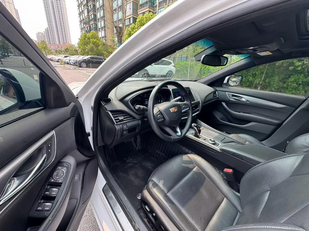 Cadillac 2023 CT5 2.0T 28T Luxury (Standard Edition) Automatic Gear 3
