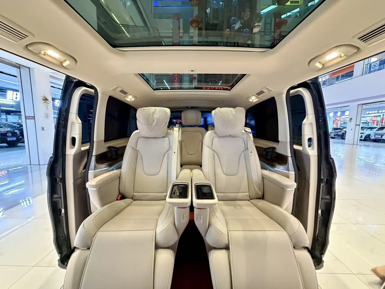 Mercedes Benz V 2020V 260 2.0T Premium Edition Automatic Gear 6