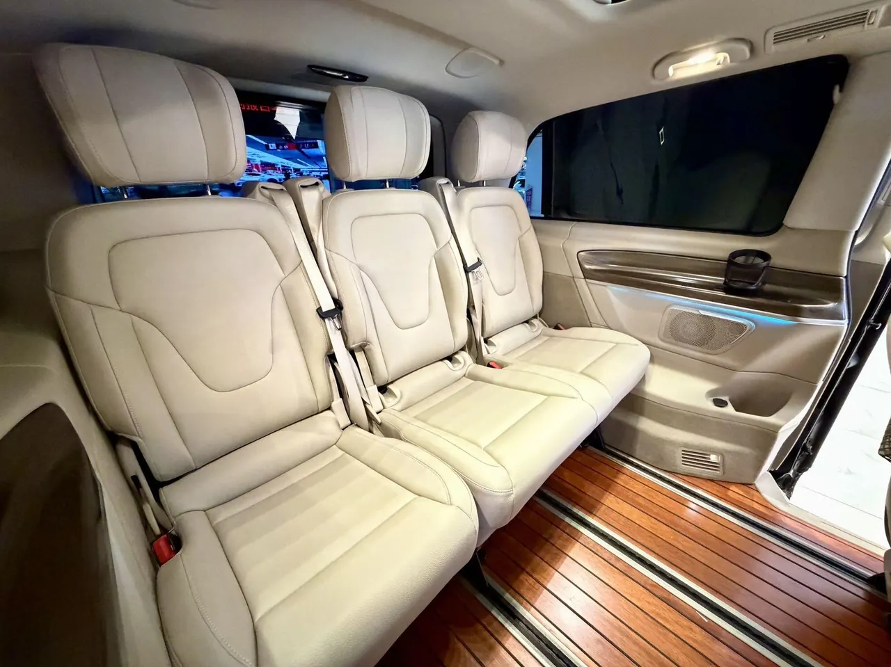 Mercedes Benz V 2020V 260 2.0T Premium Edition Automatic Gear 7