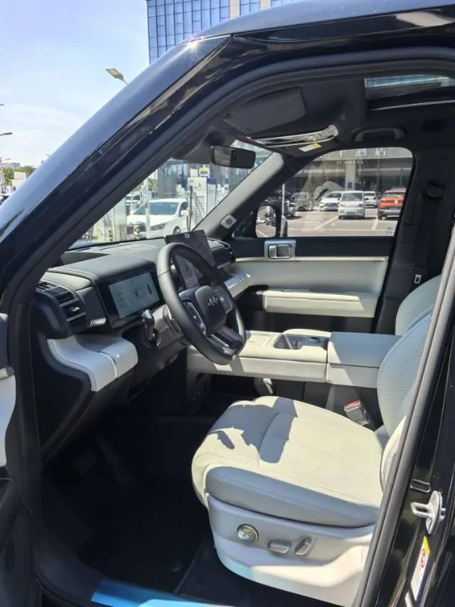 FangChengBao 2025 titanium 7 1.5T stepless 190KM four-wheel drive Ultra version of automatic gear 4