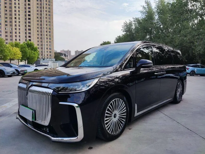 Voyah 2025 dreamers PHEV 1.5T four-wheel drive distinguished Kunpeng version automatic gear - View 1