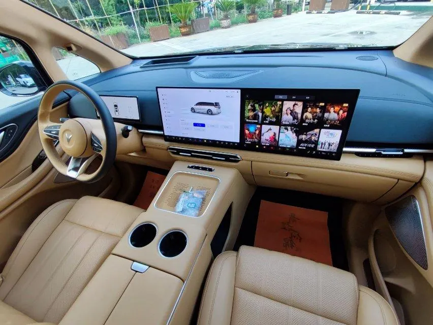 Voyah 2025 dreamers PHEV 1.5T four-wheel drive distinguished Kunpeng version automatic gear 7