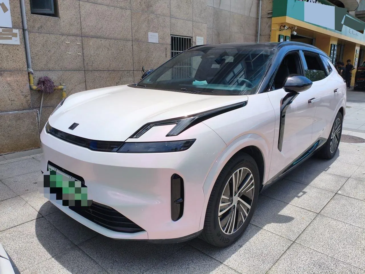 Открыть галерею: LYNK&CO 2025 LYNK&CO 08 EM-P 1.5T 120km long endurance Pro automatic gear