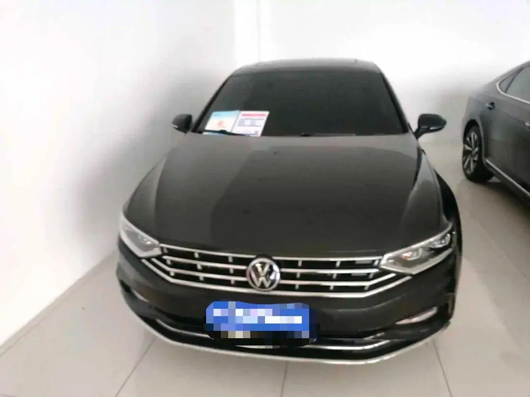 Volkswagen 2023 Magotan 2.0TSI 330TSI 2 million Commemorative Edition Leading Automatic Gear - View 1