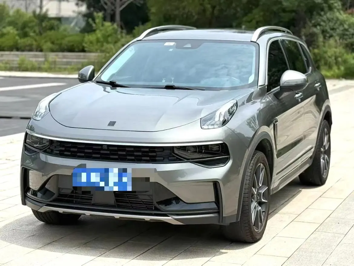 Открыть галерею: LYNK&CO 2021 LYNK&CO 01 2.0TD Two-Drive Pro Automatic