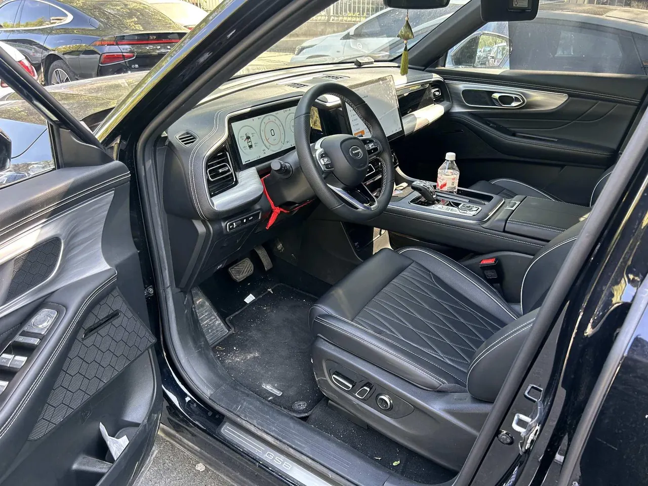 Trumpchi 2025 GS8 2.0TGDI Leading Series, Two-Wheel Drive Luxury Version, 5-Seater, Automatic Transmission 2