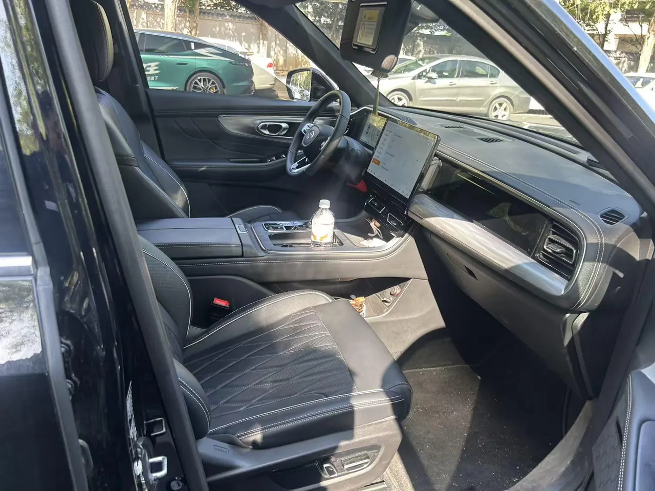 Trumpchi 2025 GS8 2.0TGDI Leading Series, Two-Wheel Drive Luxury Version, 5-Seater, Automatic Transmission 3