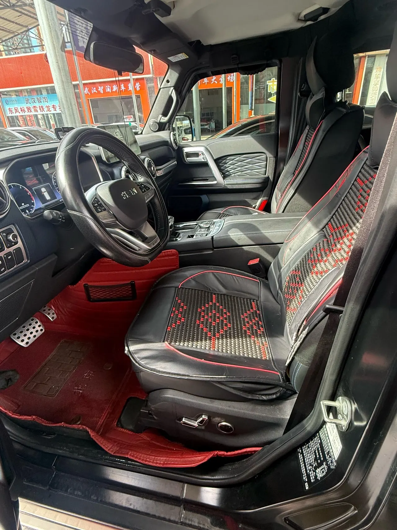 Beijing 2021 BJ40 2.0T 4-wheel-drive blade hero version chivalrous (front and rear electric lock) automatic gear 2