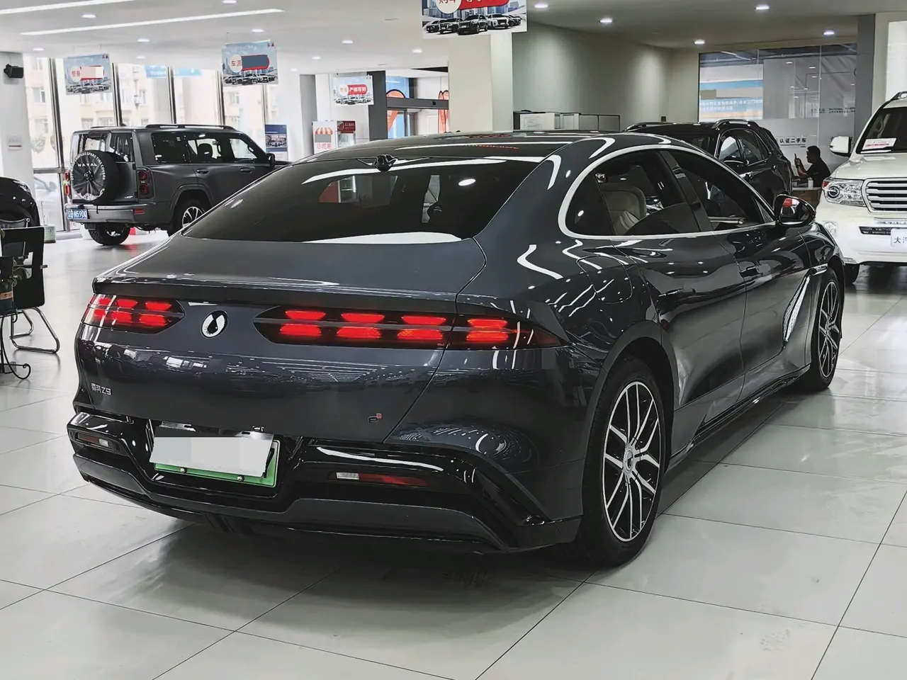 Denza 2024 Denza Z9 2.0T Stepless 1100km Four-wheel Drive Max Edition Automatic Gear 13