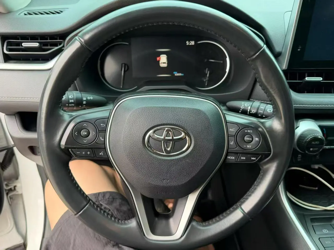 Toyota 2021 RAV4 Rongfeng 2.0 Stepless Four-wheel Drive Fashion PLUS Edition Automatic Gear 5