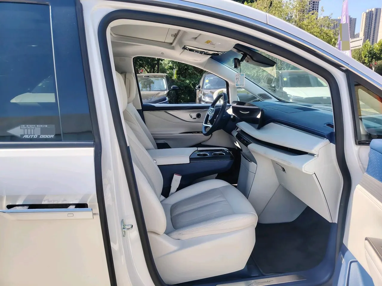 Buick 2024 GL8 Lu Zun PHEV 1.5T Luxury Edition 7-seat Automatic Gear 6