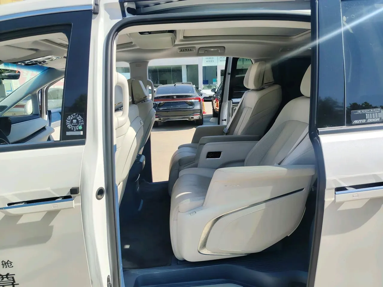 Buick 2024 GL8 Lu Zun PHEV 1.5T Luxury Edition 7-seat Automatic Gear 7