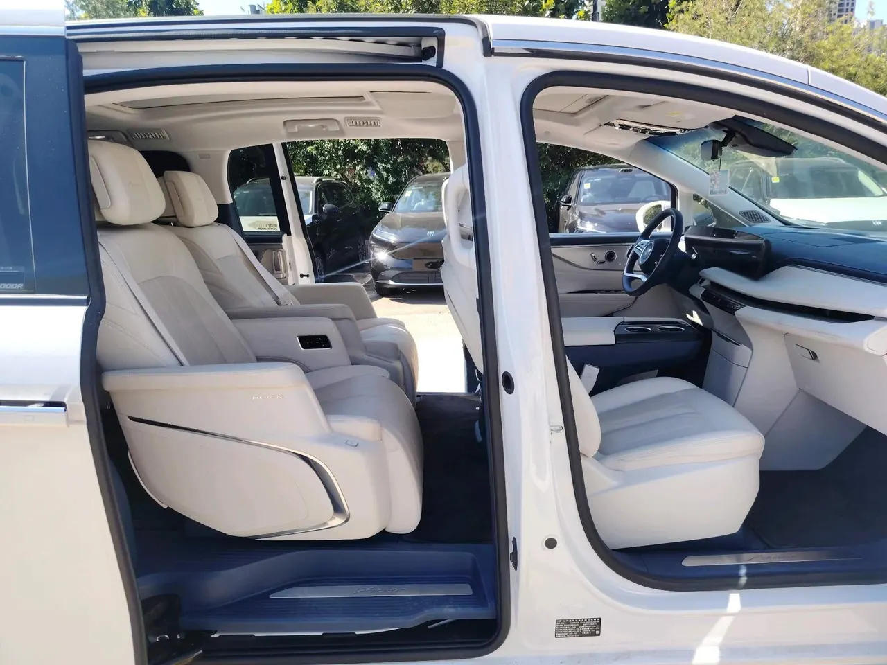 Buick 2024 GL8 Lu Zun PHEV 1.5T Luxury Edition 7-seat Automatic Gear 8