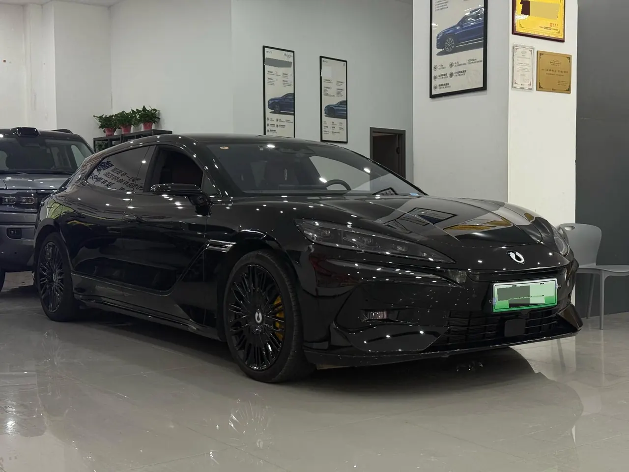 Denza 2024 Denza Z9GT 2.0T stepless 1100 four-wheel drive Ultra version automatic gear 4