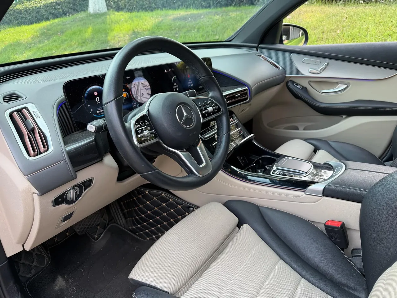 Открыть галерею: Mercedes Benz 2022 EQC 350 4MATIC EQC 350 4MATIC automatic gear
