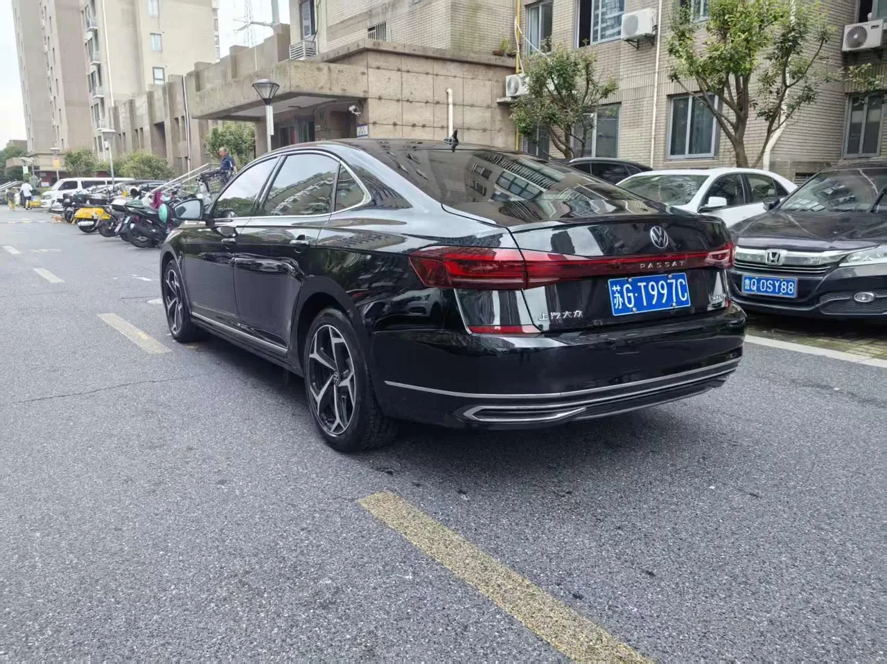 Volkswagen 2024 Passat 2.0TSI 380TSI Star Dragon Edition Automatic Gear 3