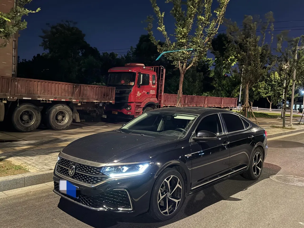 Volkswagen 2024 Passat 2.0TSI 330TSI Elite Edition Automatic - View 1