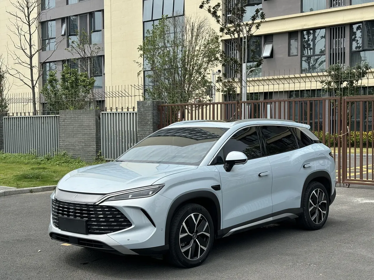 BYD 2024 Song L DM-i 1.5 Stepless 160km Excellent Automatic Transmission - View 1
