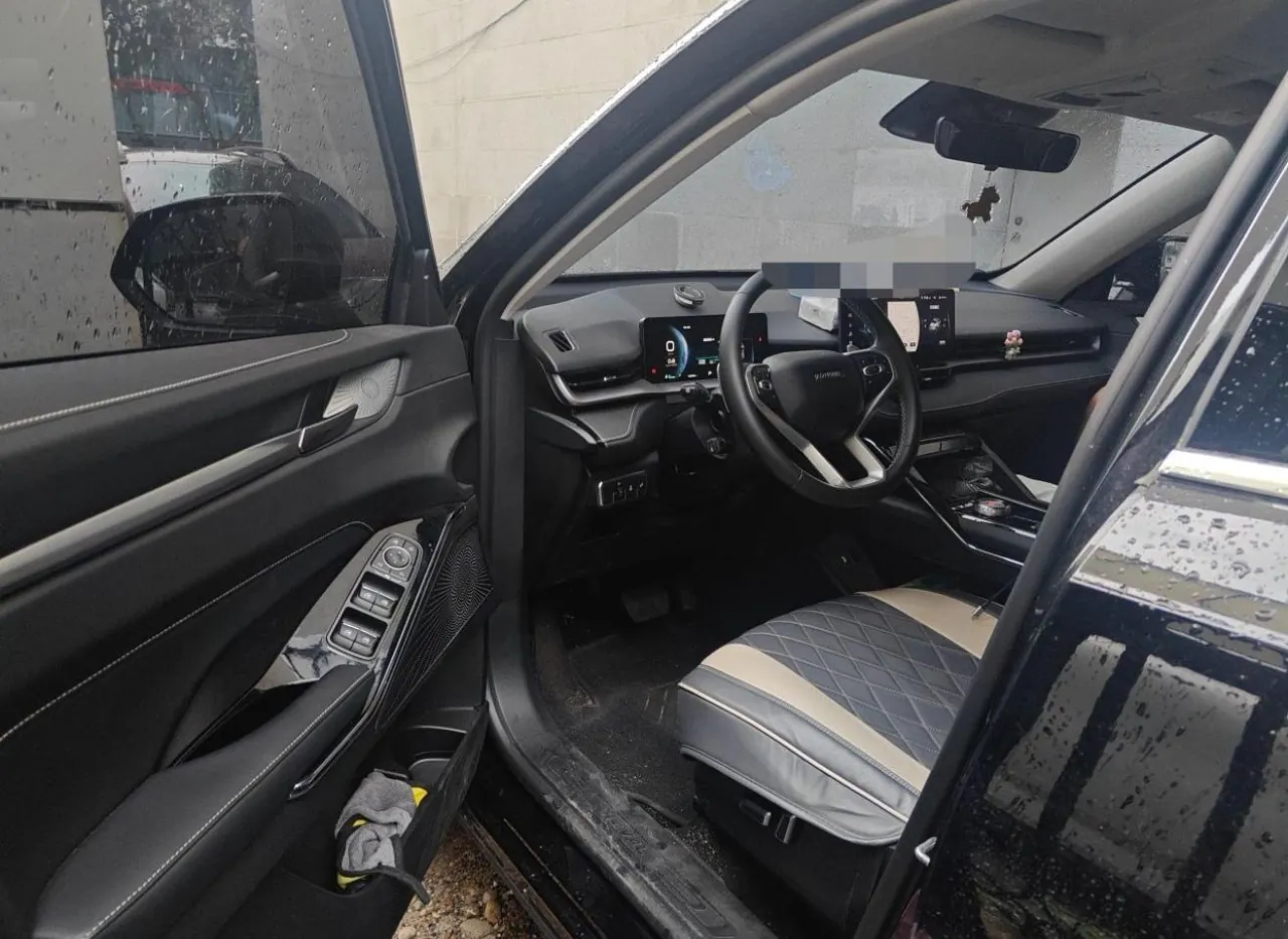 Open image lightbox: Haval 2024 H6 1.5T Two-Drive Classic Automatic Gear