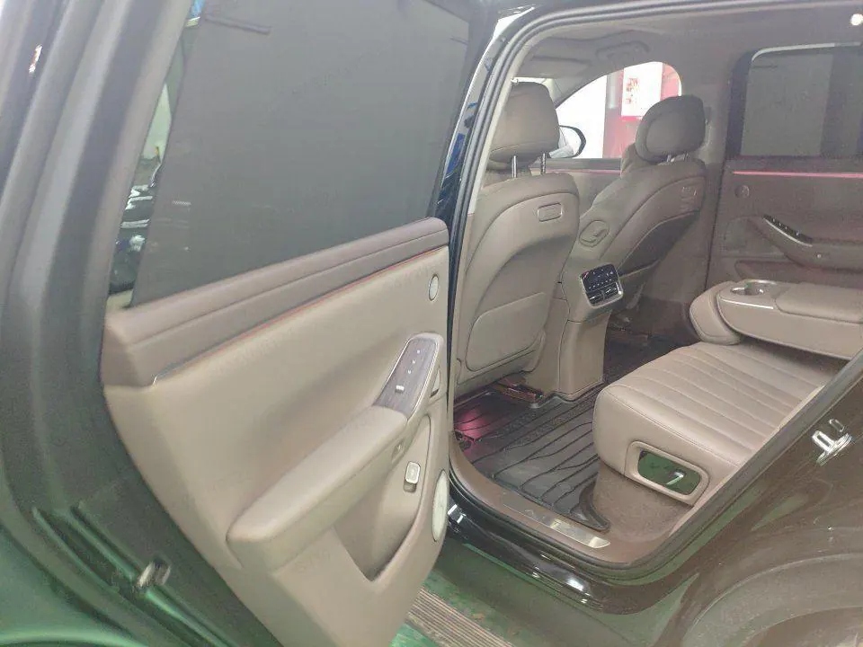 AITO 2026 AITO M7 extended range Max 4-wheel drive version 6 seats (192-line laser Radar) automatic gear 2