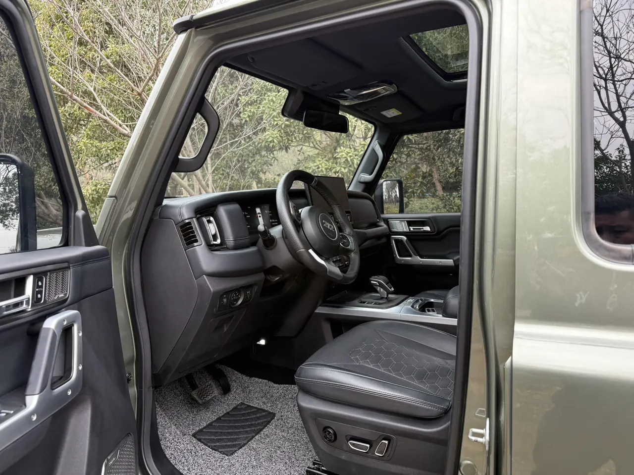 212 2024 T01 2.0T Explorer Automatic 6
