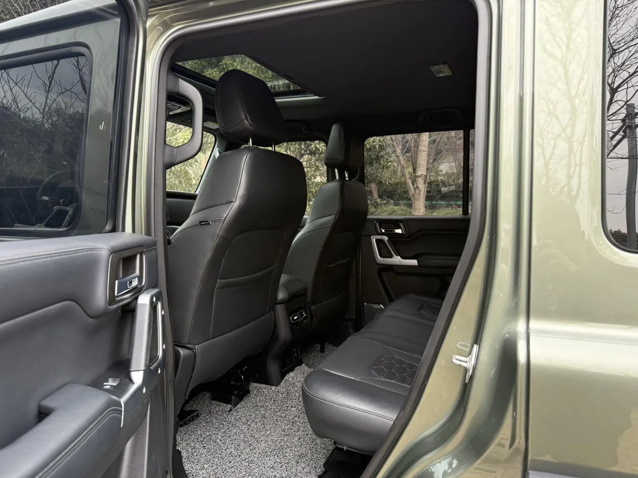 212 2024 T01 2.0T Explorer Automatic 7