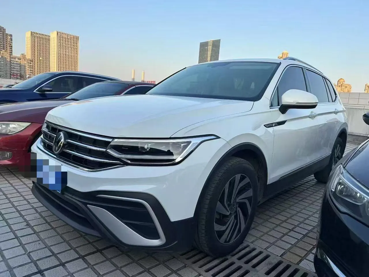 Volkswagen 2024 Tiguan L 1.5TSI 300TSI Two‑Wheel‑Drive Longteng Edition Automatic Transmission - View 1