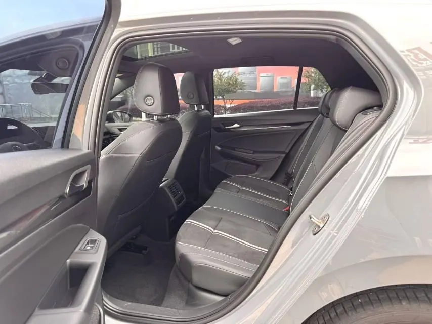 Volkswagen 2023 Golf 8 R-Line 1.4TSI 280TSI Lite Automatic 10