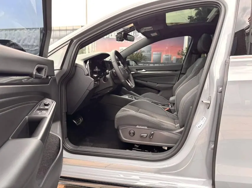 Volkswagen 2023 Golf 8 R-Line 1.4TSI 280TSI Lite Automatic 9