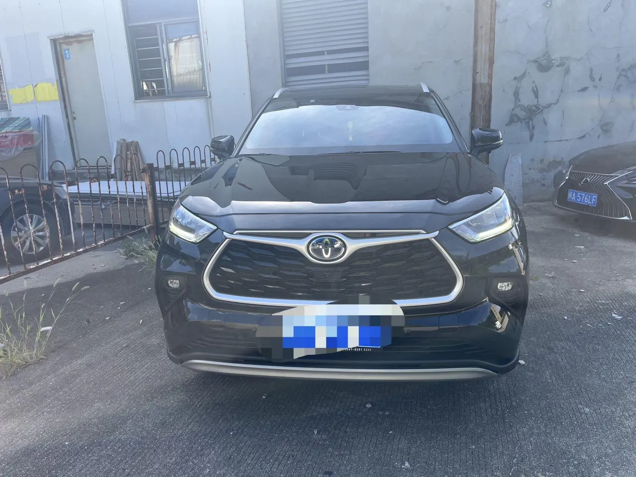 Toyota 2023 Highlander Dual Engine 2.5 Stepless Intelligent Electric Hybrid Four-wheel Drive Deluxe Edition 7-seat Automatic Transmission 2